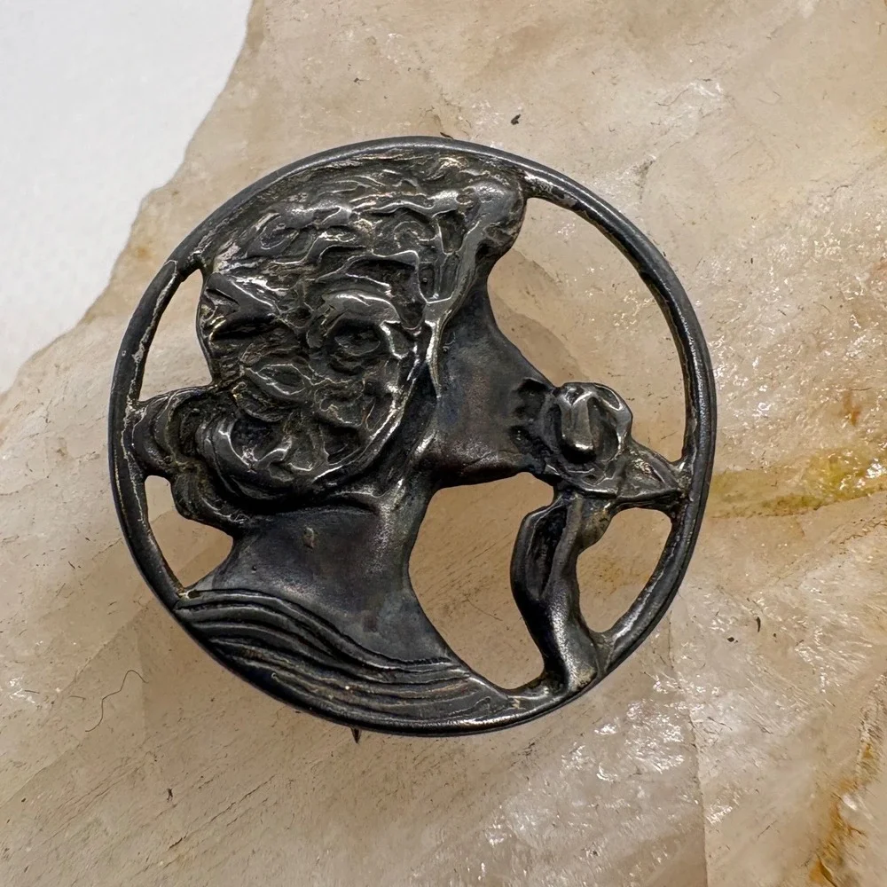 Vintage Sterling Silver Art Nouveau Woman Flower Brooch Pendant 3.55g SKU 277